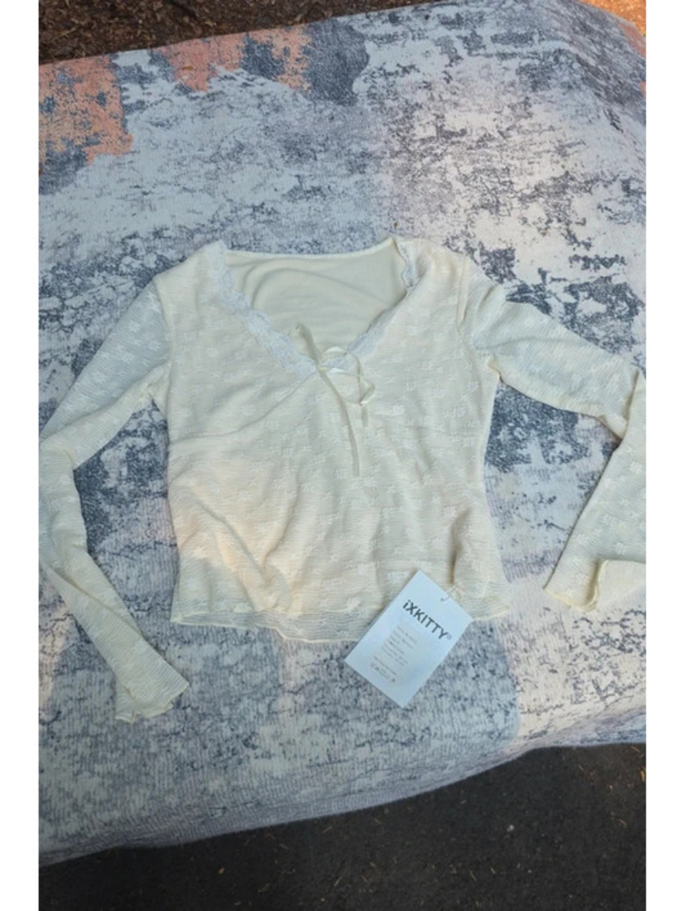 Women's Small Cream Sweet Swoopneck Lace and Bow Brouse